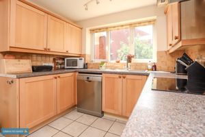 Kitchen / Breakfast Room- click for photo gallery